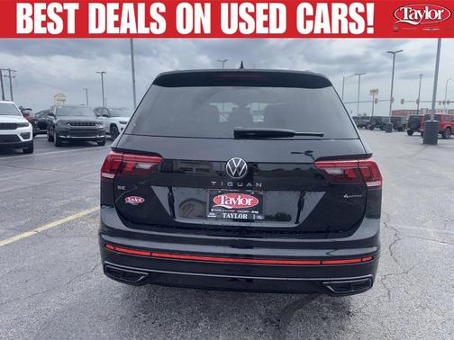 Deep Black Pearl Effect 2022 Volkswagen Tiguan 2.0T SE R-Line Black