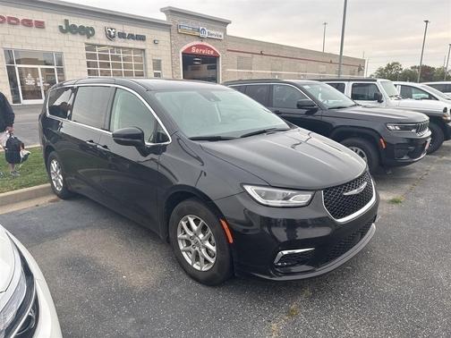 2023 Chrysler Pacifica Touring-L