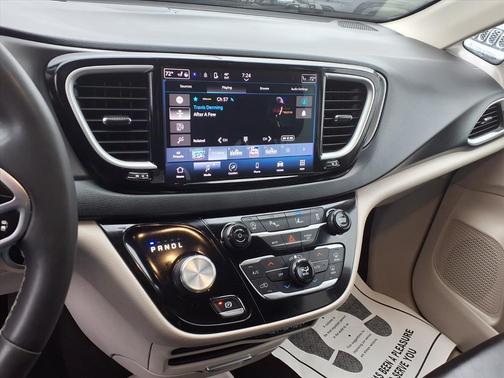 2023 Chrysler Pacifica Touring-L