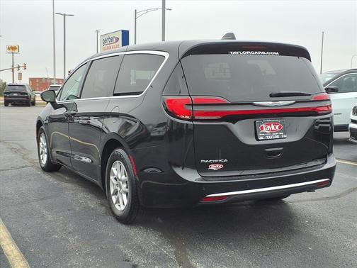 2023 Chrysler Pacifica Touring-L