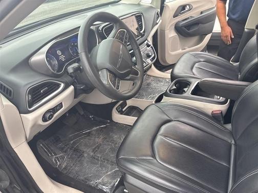 2023 Chrysler Pacifica Touring-L