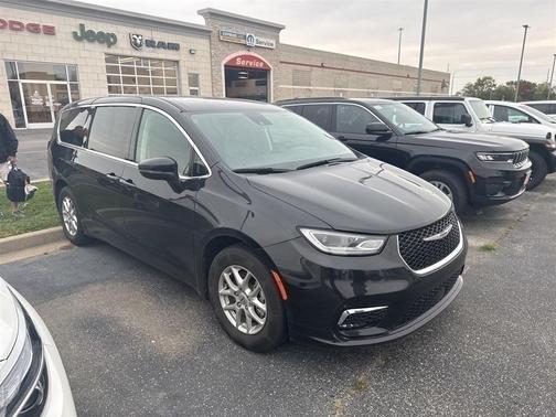 2023 Chrysler Pacifica Touring-L