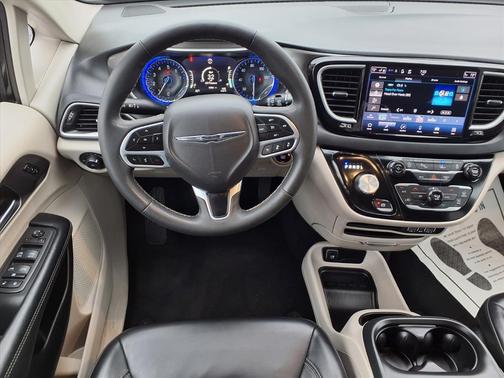 2023 Chrysler Pacifica Touring-L