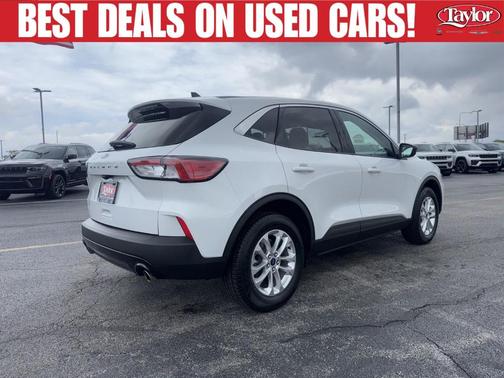 Oxford White 2022 Ford Escape SE