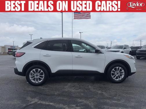 Oxford White 2022 Ford Escape SE