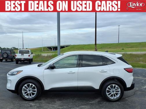 Oxford White 2022 Ford Escape SE