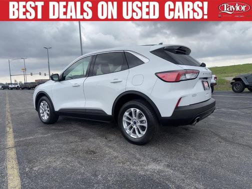 Oxford White 2022 Ford Escape SE