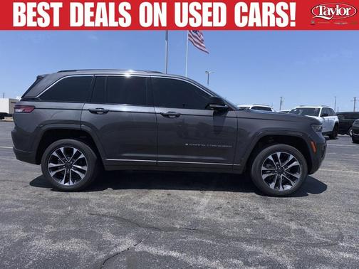 Metallic 2022 Jeep Grand Cherokee Overland