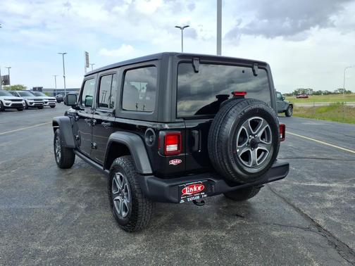 Black Clearcoat 2022 Jeep Wrangler Unlimited Sport