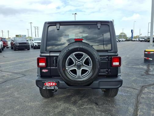 Black Clearcoat 2022 Jeep Wrangler Unlimited Sport