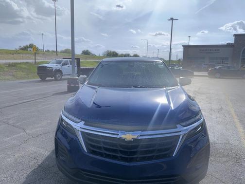 Blue Glow Metallic 2022 Chevrolet Equinox LS
