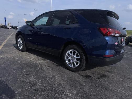 Blue Glow Metallic 2022 Chevrolet Equinox LS