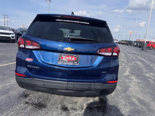 Blue Glow Metallic 2022 Chevrolet Equinox LS