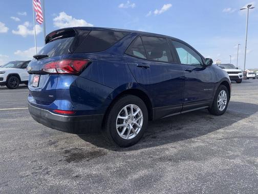 Blue Glow Metallic 2022 Chevrolet Equinox LS