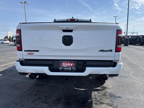 Bright White Clearcoat 2020 RAM 1500 Laramie