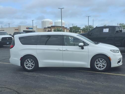 2023 Chrysler Pacifica Touring-L