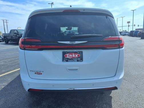 2024 Chrysler Pacifica Touring-L