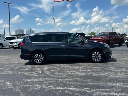 2021 Chrysler Pacifica Hybrid Touring L