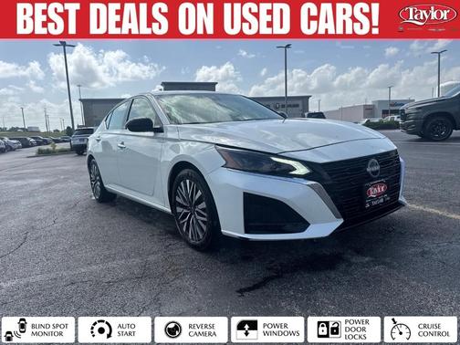 Pearl White Tri-Coat 2025 Nissan Altima SV