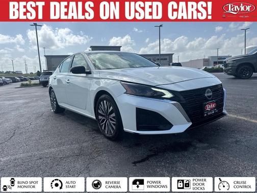 Pearl White Tri-Coat 2025 Nissan Altima SV
