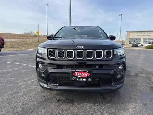 Diamond Black 2025 Jeep Compass Latitude