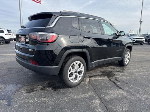 Diamond Black 2025 Jeep Compass Latitude