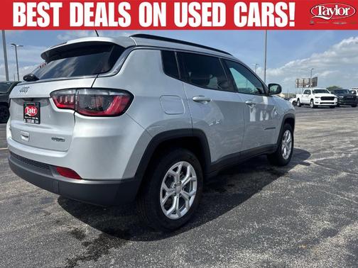 Silver Zynith 2024 Jeep Compass Latitude