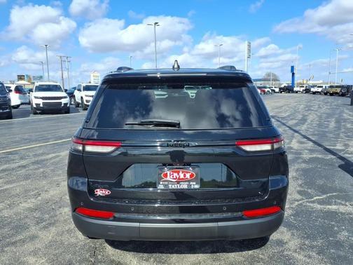 Diamond Black 2023 Jeep Grand Cherokee Altitude