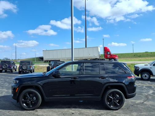 Diamond Black 2023 Jeep Grand Cherokee Altitude