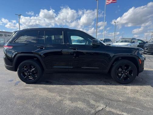 Diamond Black 2023 Jeep Grand Cherokee Altitude