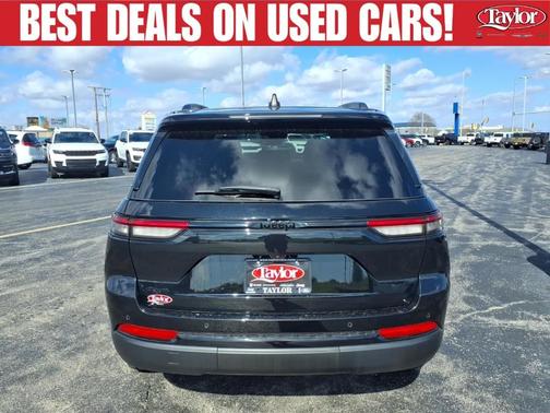 Diamond Black 2023 Jeep Grand Cherokee Altitude