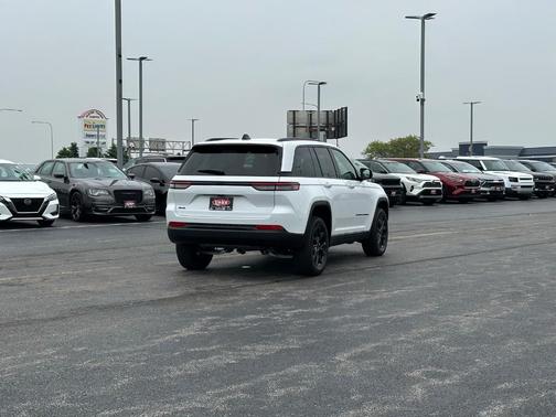 2025 Jeep Grand Cherokee Laredo