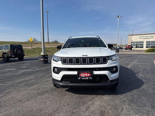 Bright White Clearcoat 2024 Jeep Compass Latitude