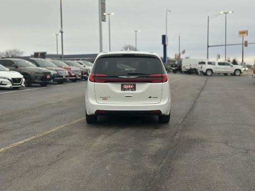 2022 Chrysler Pacifica Hybrid Touring L