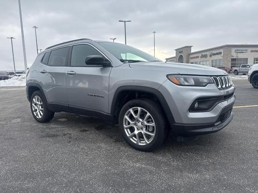 2023 Jeep Compass Latitude Lux