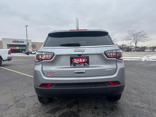 2023 Jeep Compass Latitude Lux