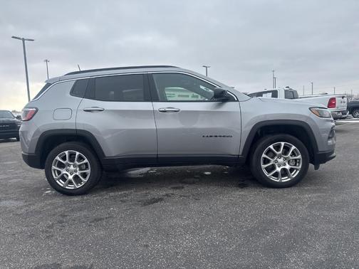 2023 Jeep Compass Latitude Lux
