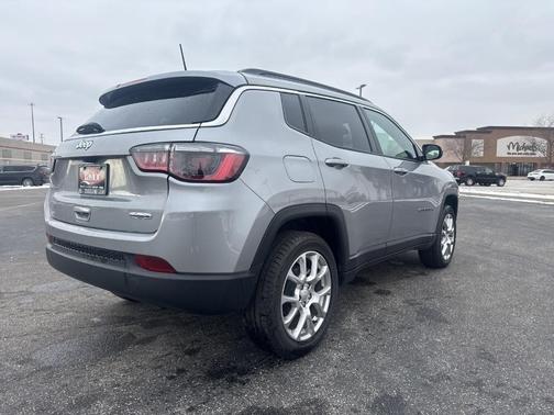 2023 Jeep Compass Latitude Lux