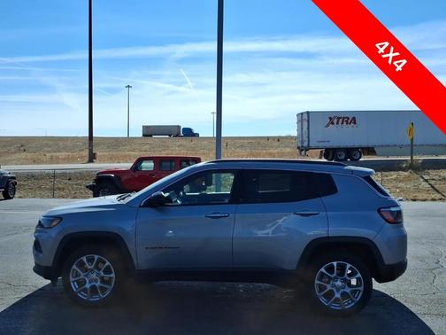 2023 Jeep Compass Latitude Lux