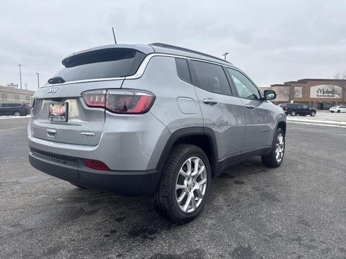2023 Jeep Compass Latitude Lux
