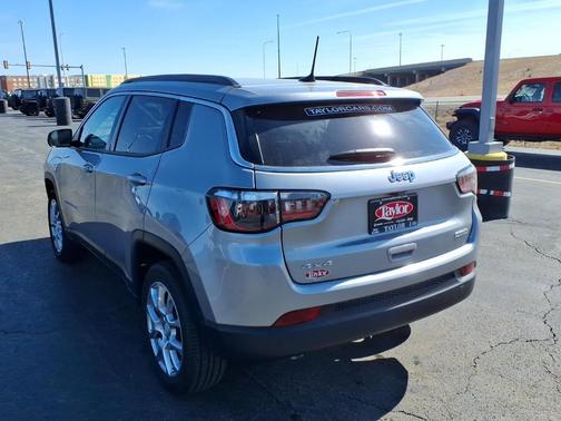 2023 Jeep Compass Latitude Lux