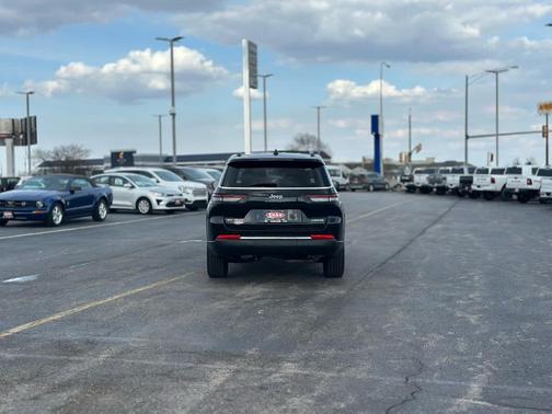 2023 Jeep Grand Cherokee L Laredo