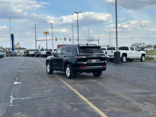 2023 Jeep Grand Cherokee L Laredo