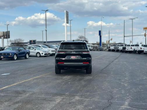 2023 Jeep Grand Cherokee L Laredo