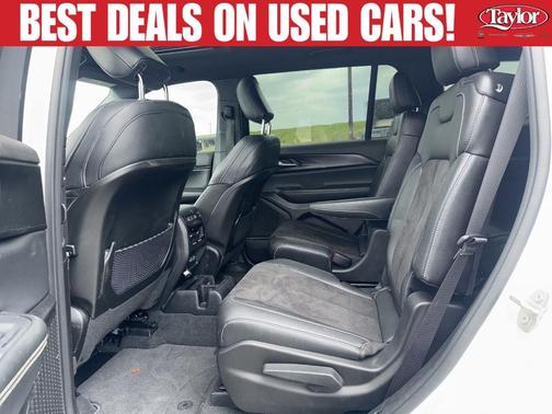 Bright White Clearcoat 2023 Jeep Grand Cherokee L Laredo