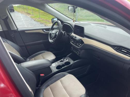 2021 Ford Escape Titanium