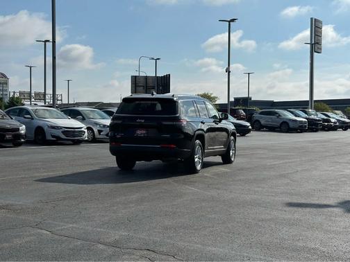 2022 Jeep Grand Cherokee L Laredo