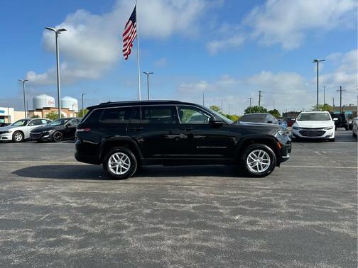 2022 Jeep Grand Cherokee L Laredo