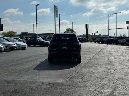 2022 Jeep Grand Cherokee L Laredo