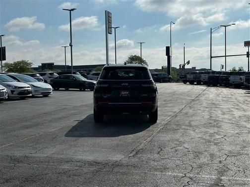 2022 Jeep Grand Cherokee L Laredo